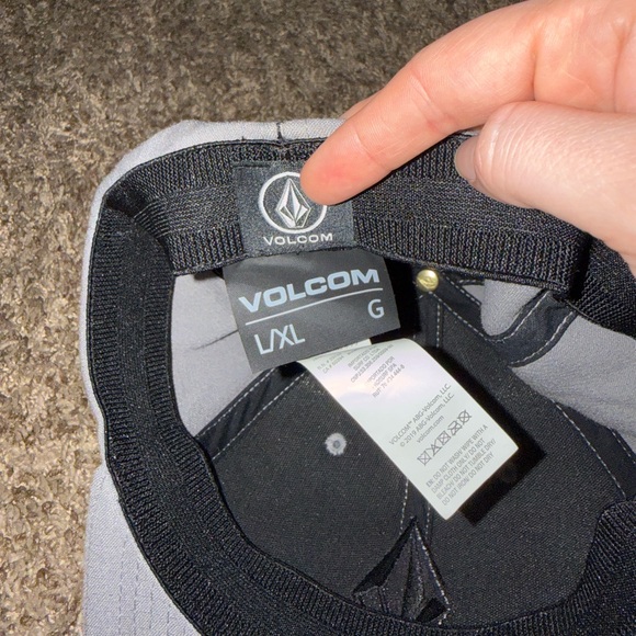 Volcom Hat - Picture 3 of 4